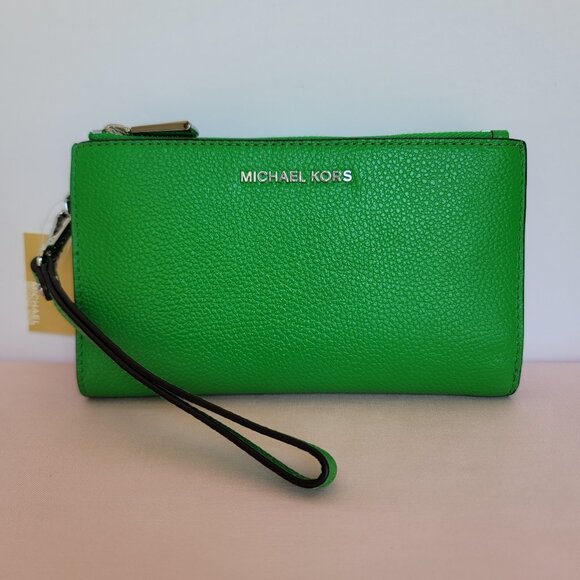 MICHAEL KORS Handbags - MICHAEL KORS Jet Set Double Zip Pebbled Leather Wristlet-Palm